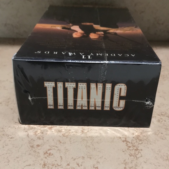 SEALED Titanic VHS 1998 - Paramount 2 Tape Set w/ Sprint Sticker Collectible - Picture 5 of 7